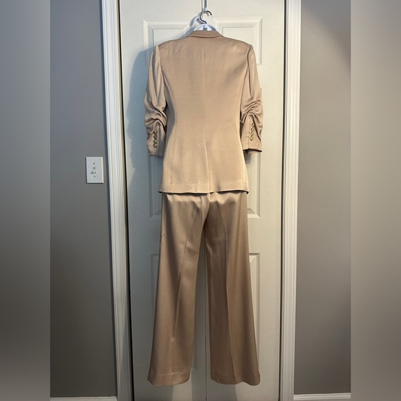 Veronica beard Size 2 Suit In Sand. Tomi Dickey Jacket And Robinne Pants NWT - Picture 10 of 15